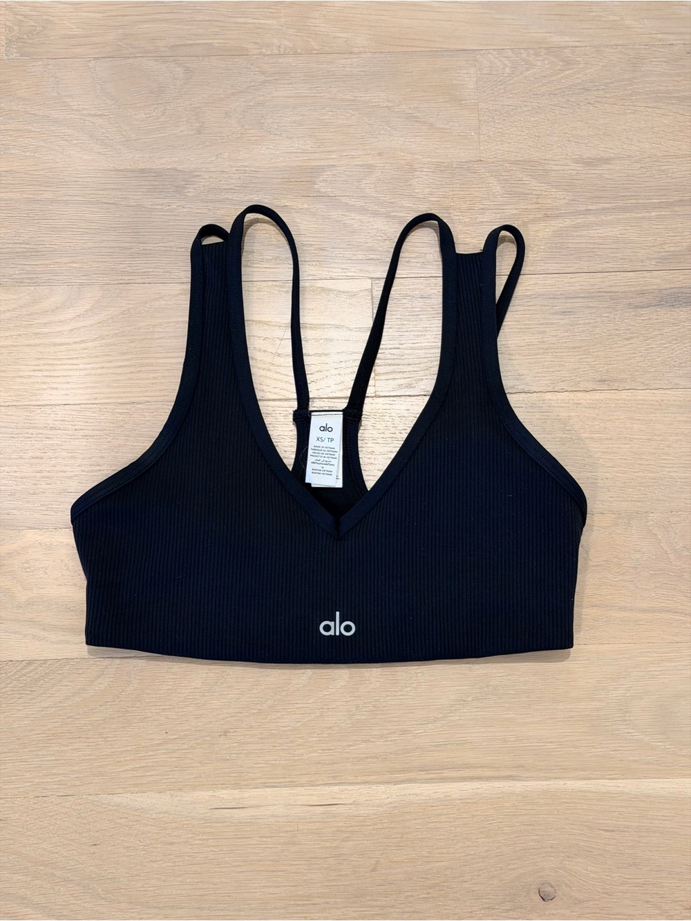 ALO Yoga Airlift Ribbed Jump Start V-Neck Bra in Black, size XS